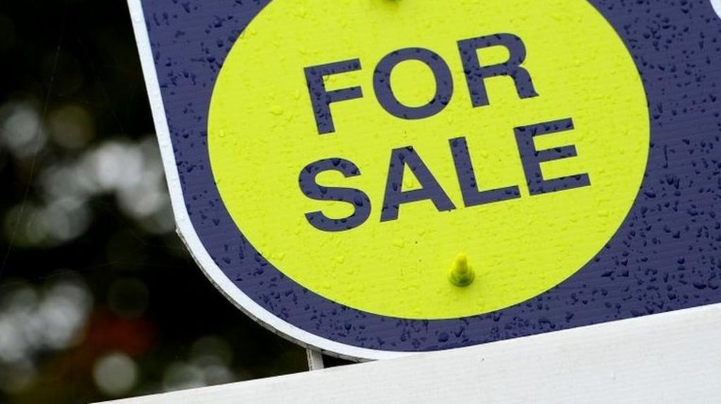 Age gap among first-time buyers sets in, the Halifax says