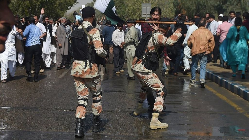Clashes at Karachi airport 'kill two'