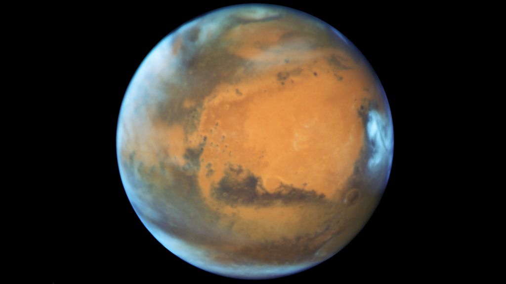 Hubble takes super-snap of Mars
