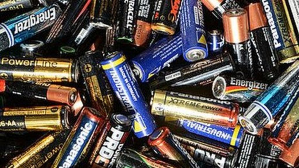 why-do-mobile-phone-batteries-explode-reasons-warning-signs