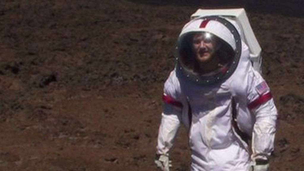 VIDEO: Nasa team 'living on Mars' for a year