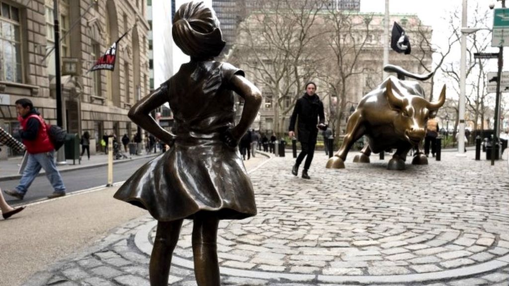 Fearless Girl statue faces Wall Street bull