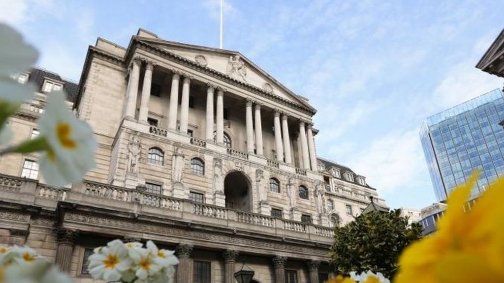UK interest rates left unchanged at 0.25%