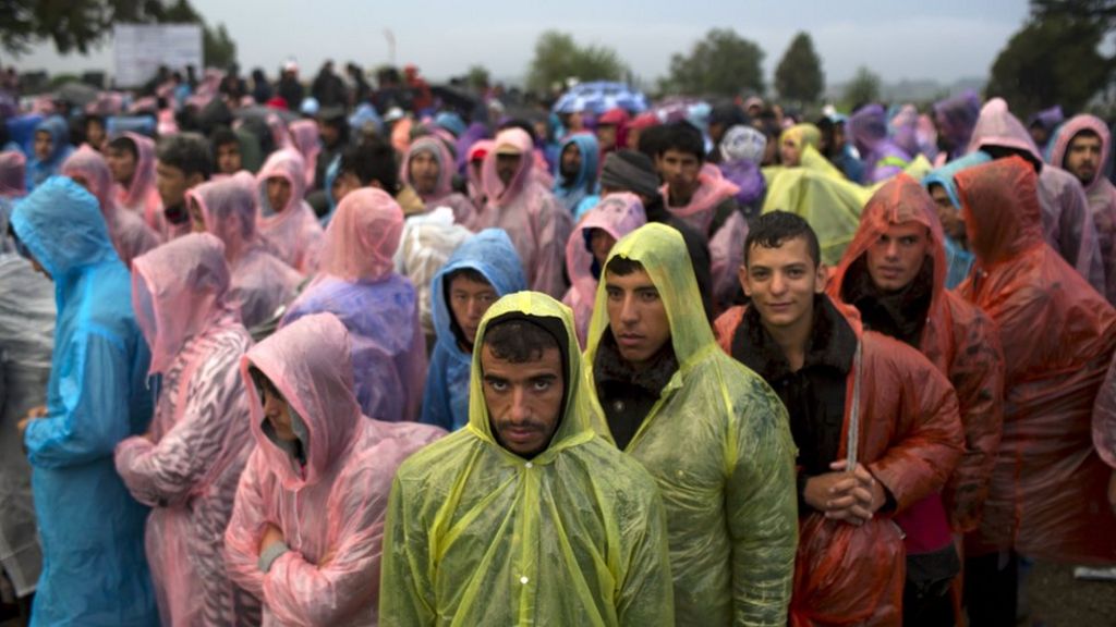 Serbia-Croatia migrants row deepens