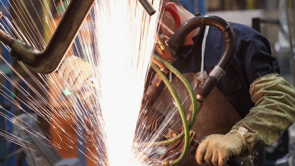 Low UK interest rates 'hurt productivity but saved jobs' - BBC News