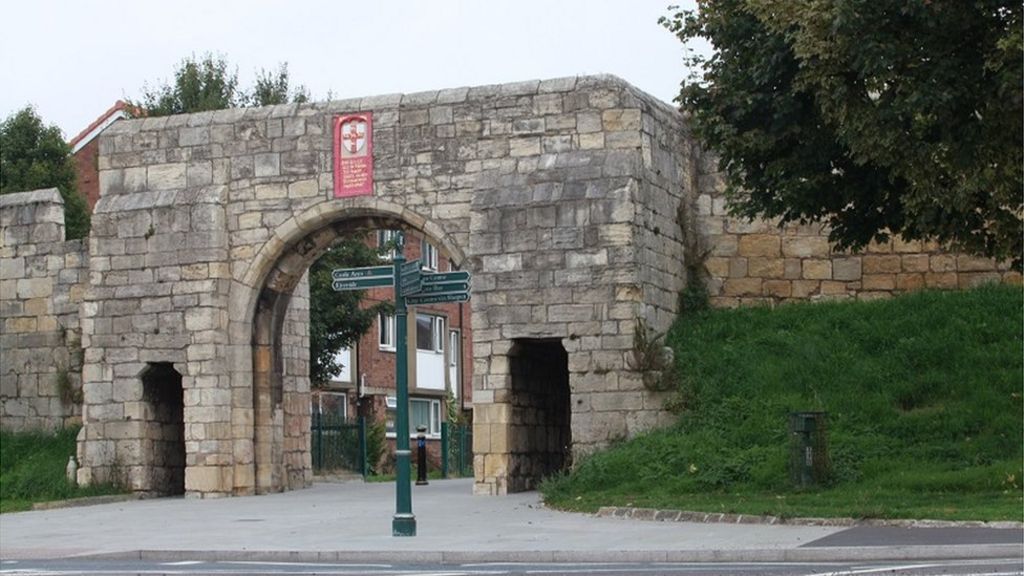 York's city wall at Fishergate closed over 'subsidence' safety fears
