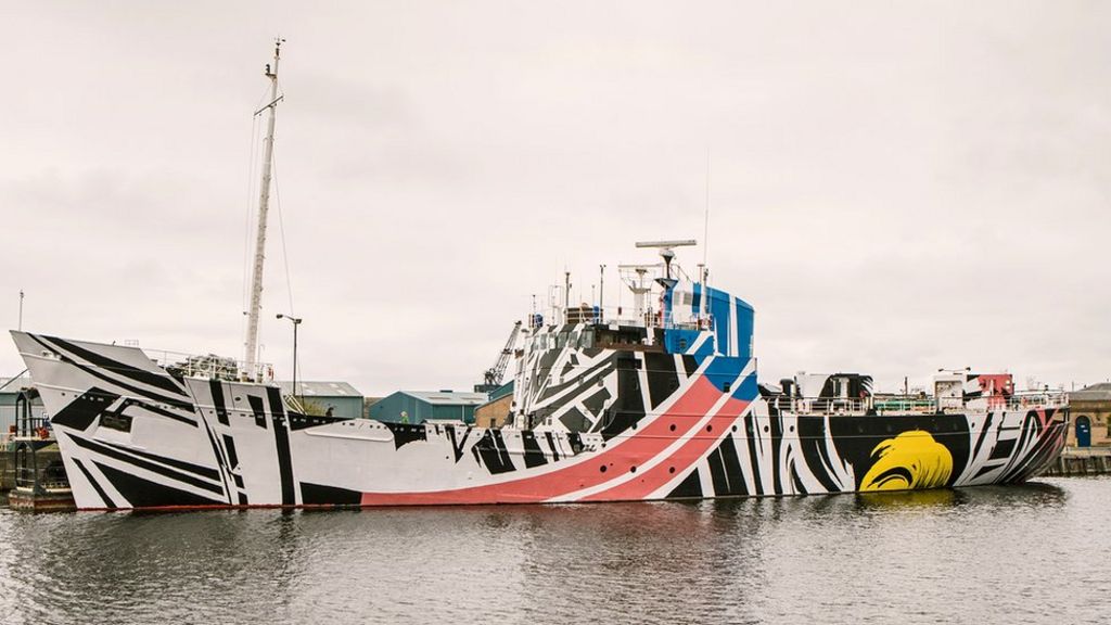 Artist creates 'dazzle ship' design
