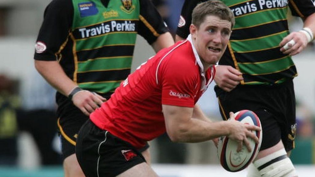 Collapsed woman saved by scrum-half