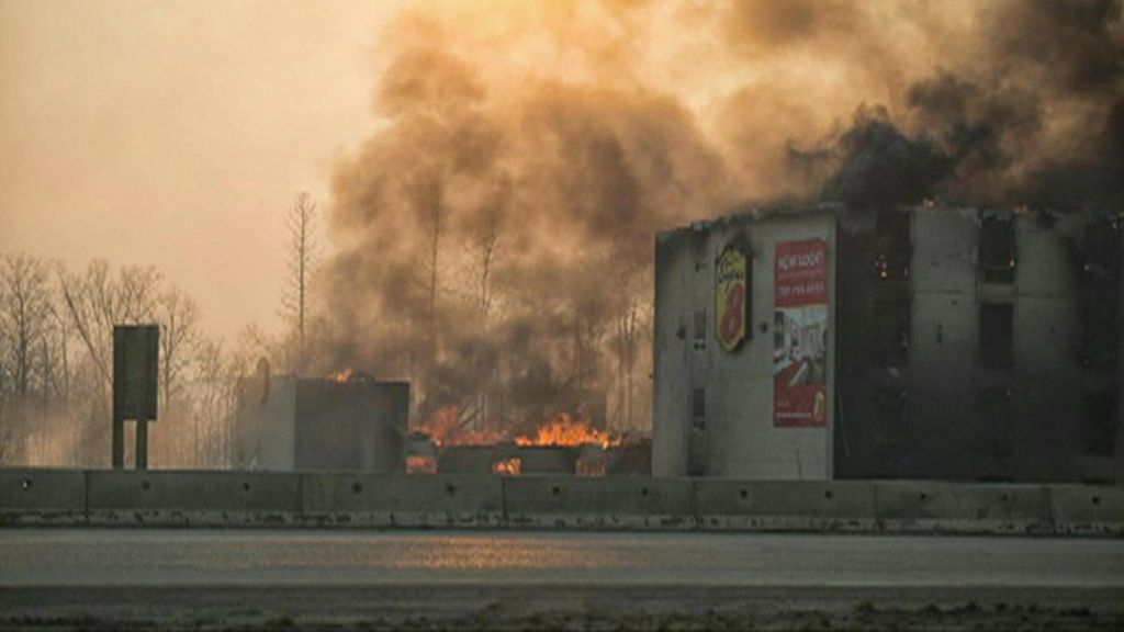 VIDEO: 'Terrifying' flight from Canadian fire