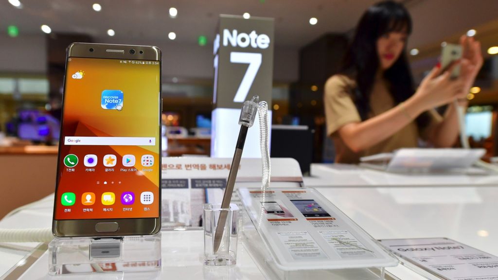 Samsung recalls Note 7 flagship over explosive batteries