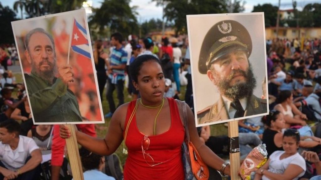 Cuba: Crowds pay last respects to Fidel Castro in Santiago - BBC News