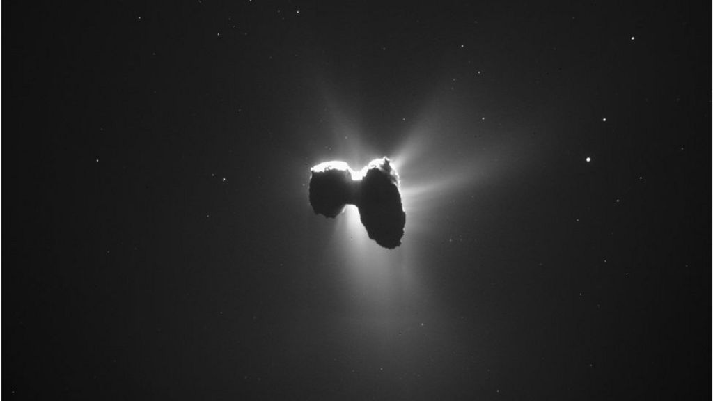 Comet 67P presented in silhouette