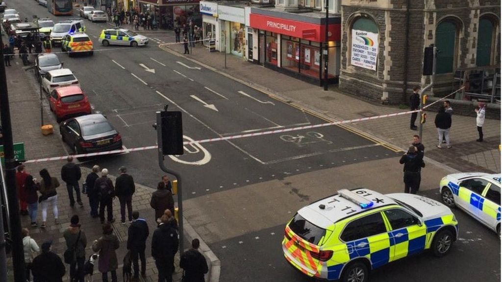 Man injured after Albany Road, Cardiff, assault - BBC News