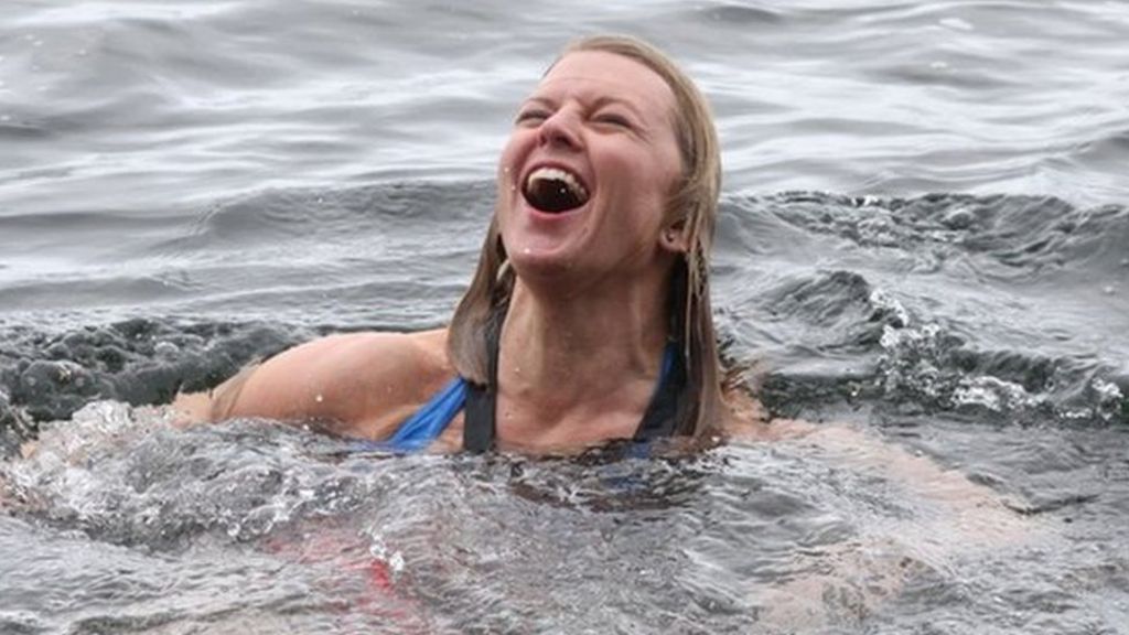 VIDEO: BBC reporter takes Antarctic dip