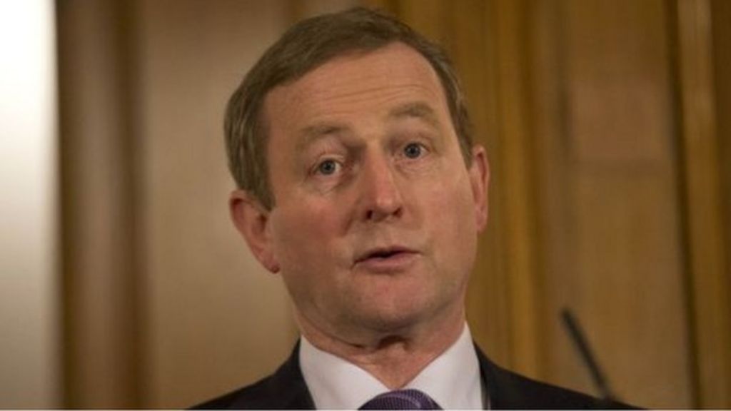 Enda Kenny says government has confidence in Nóirín O'Sullivan