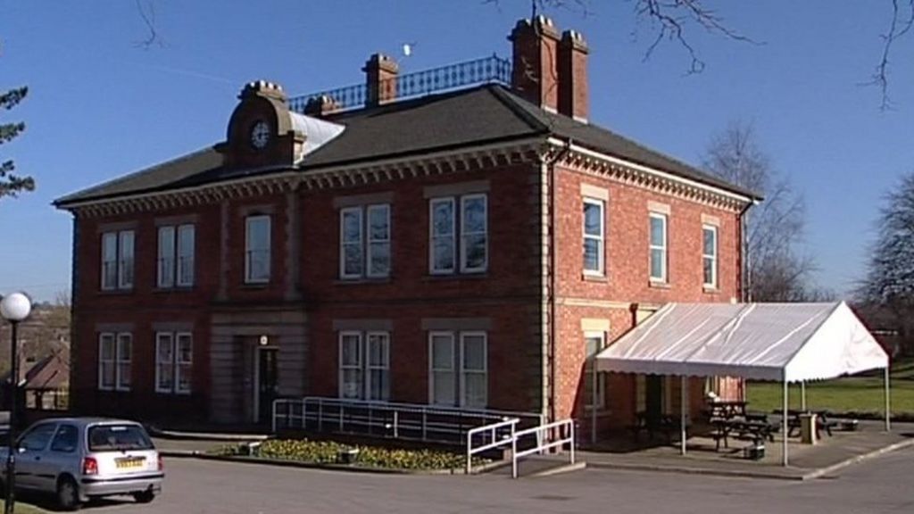 Actors protest over DH Lawrence closure