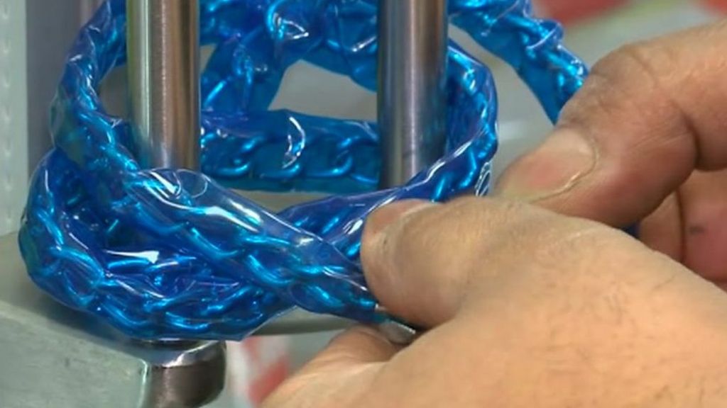 Coventry storekeeper who is sick of shoplifters padlocks his fridges - BBC News