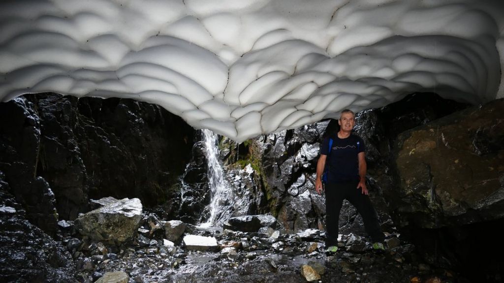 Stunning 'snow tunnels' caught on camera BBC News