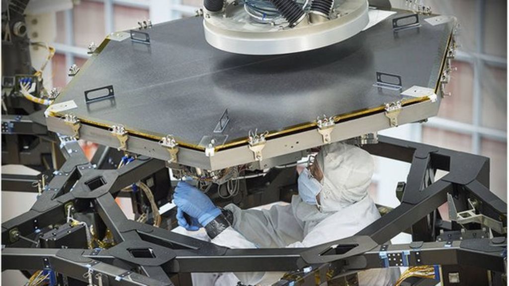 Hubble successor maintains course