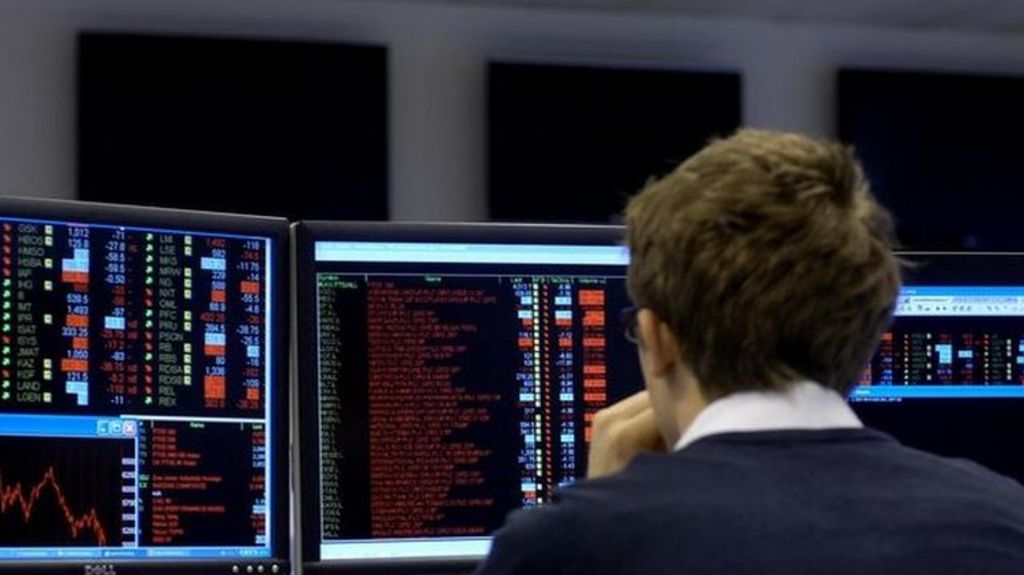 FTSE 100 closes at three-week low