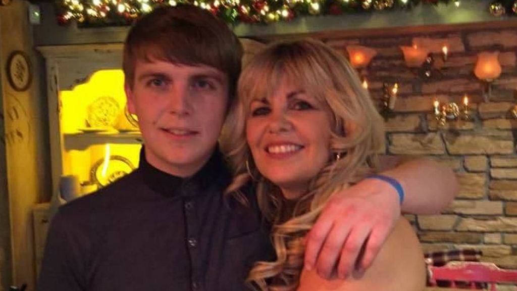 Derry: Hundreds search river for missing man