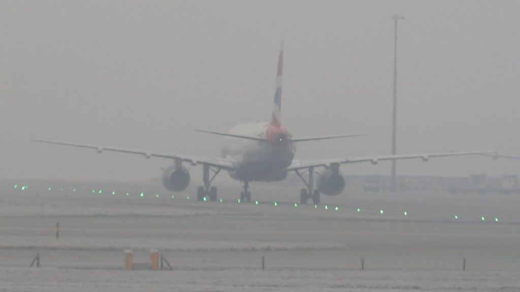Fog alert in southern England: Heathrow cancels 100 flights