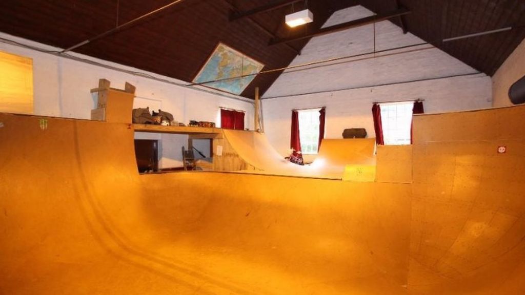 Skate park house a hit with potential buyers BBC News