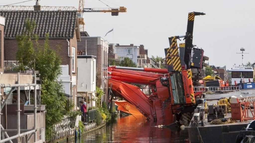Cranes collapse on Dutch buildings