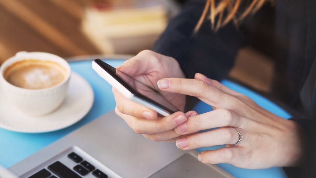 Molecules found on phones reveal lifestyle secrets