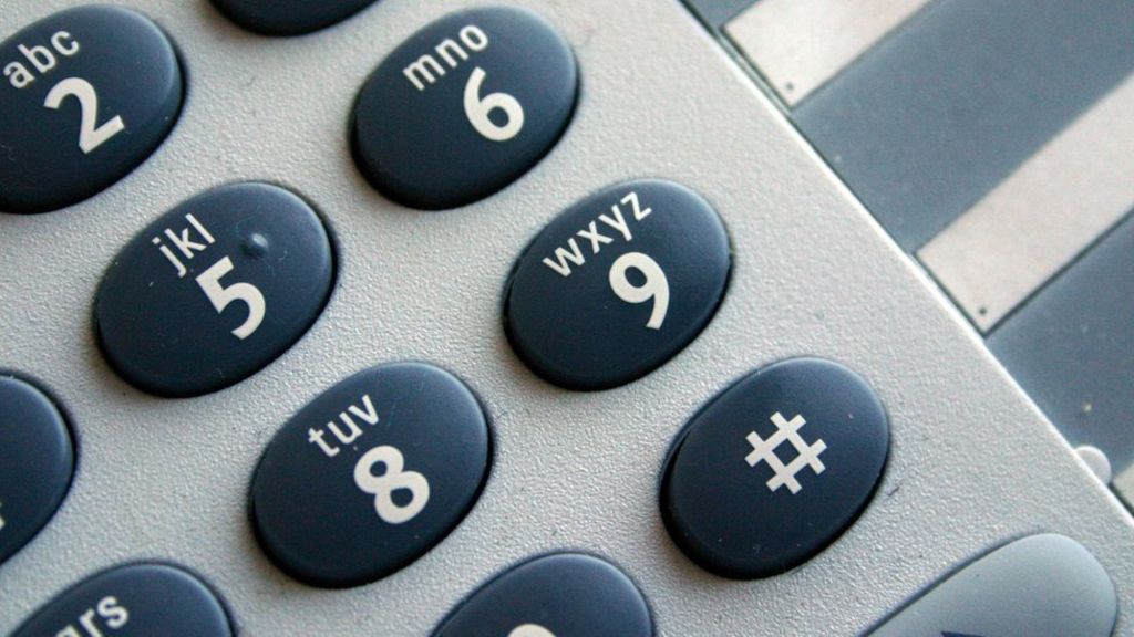 101 caller 'waited nearly an hour'