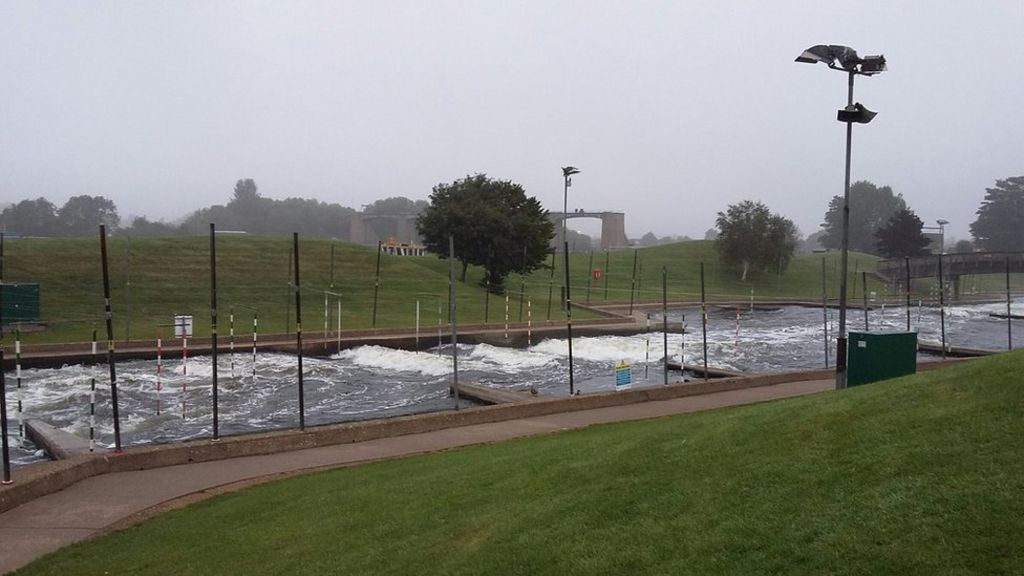 Oil spill closes water sports centre
