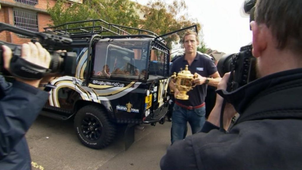 VIDEO: Crowds welcome rugby homecoming