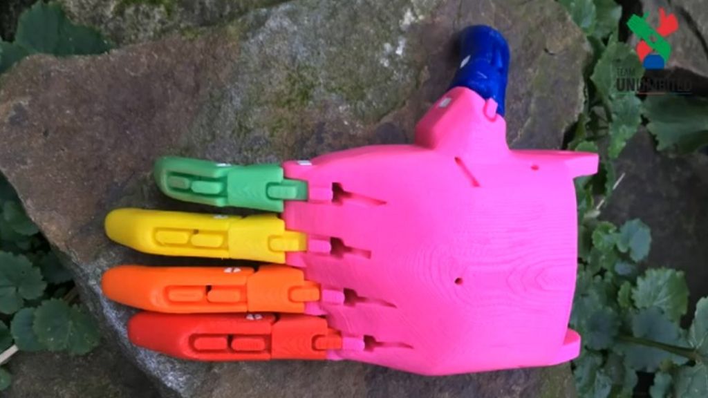 Leeds UTC students help make 3D prosthetic hands