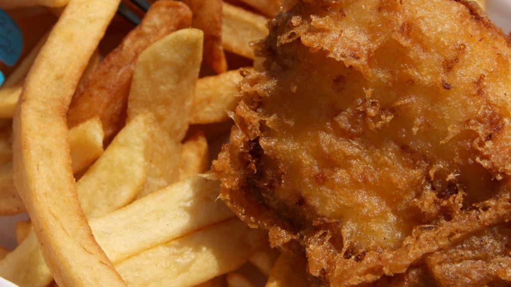 Takeaway and steak photos spark Guys Marsh prison investigation BBC News