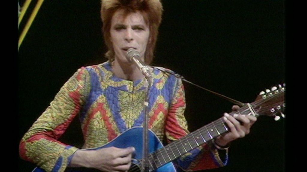 David Bowie's iconic outfits - BBC News