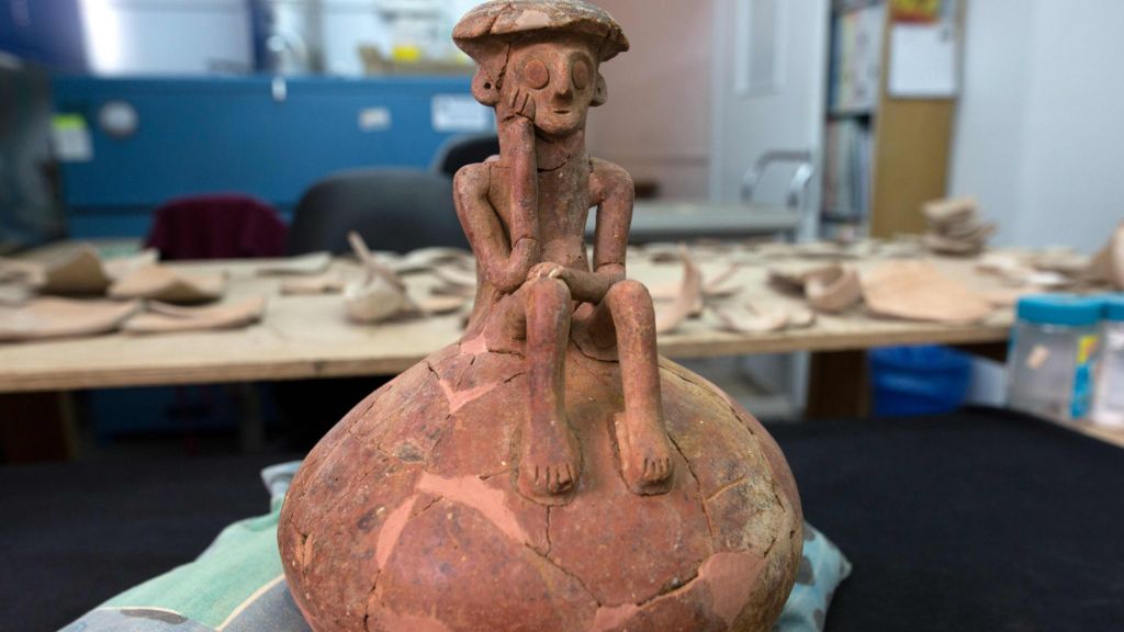 Israel unveils Bronze Age 'Thinker' figurine