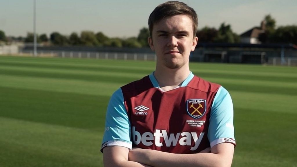 Meet the Premier League's first e-sports player