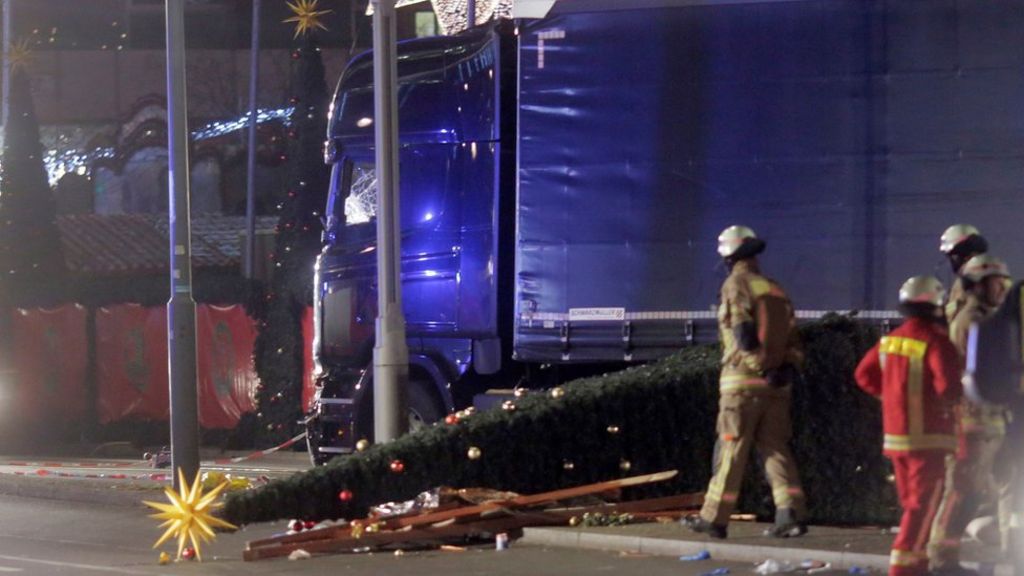 Berlin Breitscheidplatz: Lorry kills nine at Christmas market