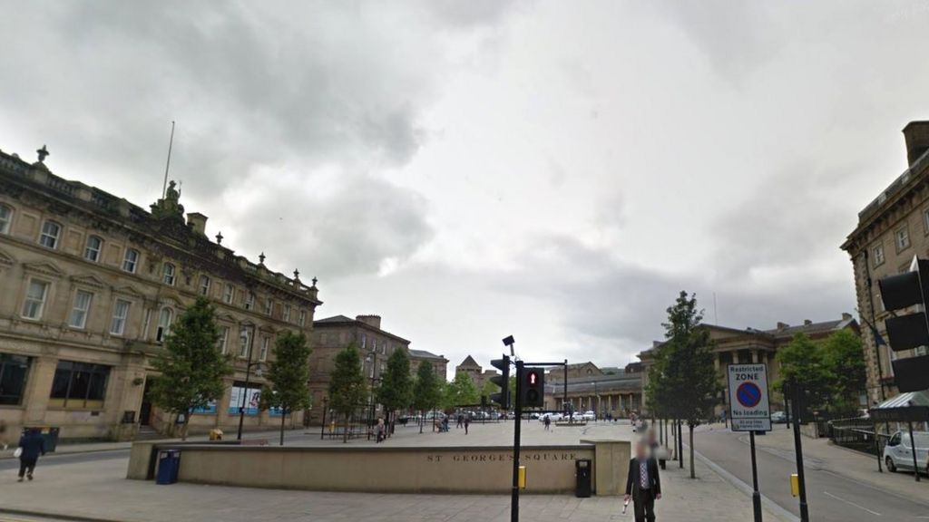 Kirklees children's services 'inadequate' - BBC News