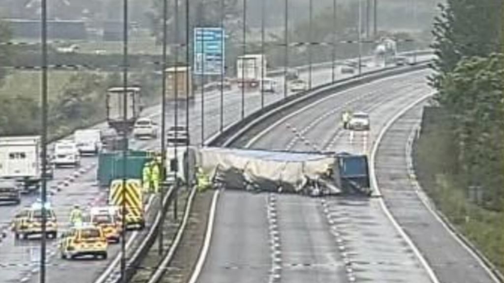 M4 Crash Driver Killed As Lorry Overturns Bbc News