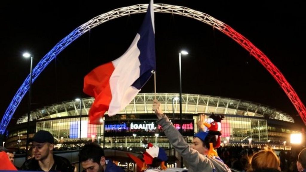 VIDEO: Wembley unites to sing La Marseillaise