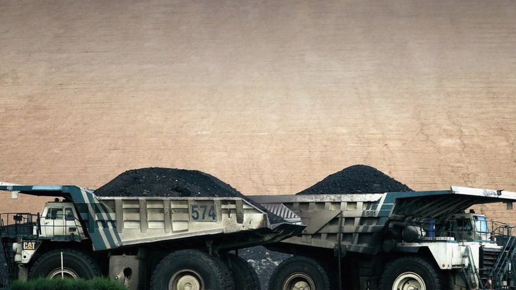 Australia approves controversial mine
