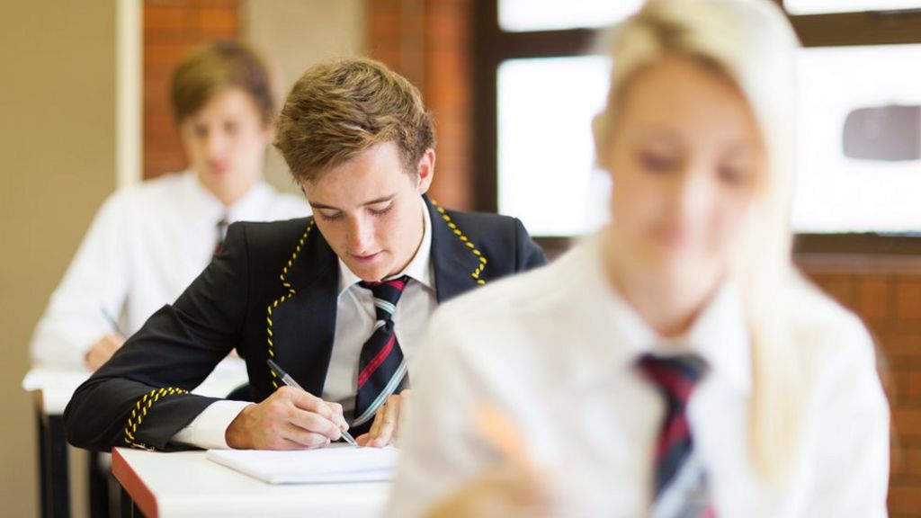 Swinney welcomes teacher numbers boost in light of 'challenges' - BBC News