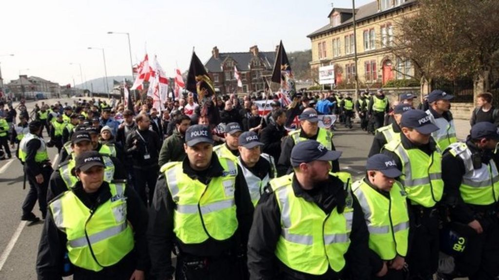 VIDEO: Arrests in Dover at immigration protests