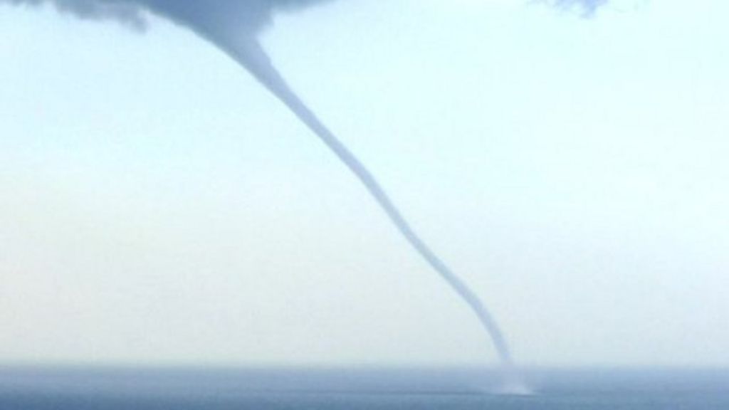 VIDEO: Huge waterspouts filmed in China