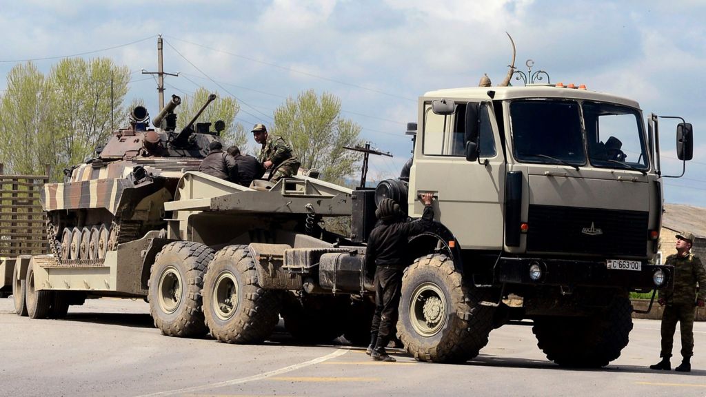 Azeris threaten to shell Karabakh city