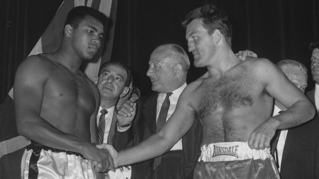 Blackpool urged to name arena after boxer Brian London