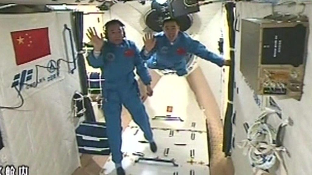 Astronauts enter China's space station