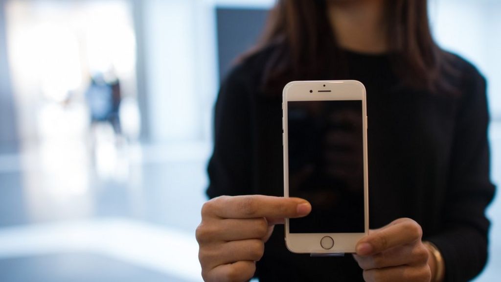 Apple says iPhones safe despite China 'fires'