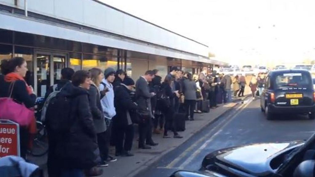 Thousands delayed by rail travel chaos